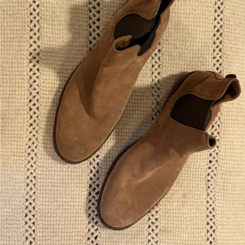 Clarks Men's Tan Suede Chukka Boots